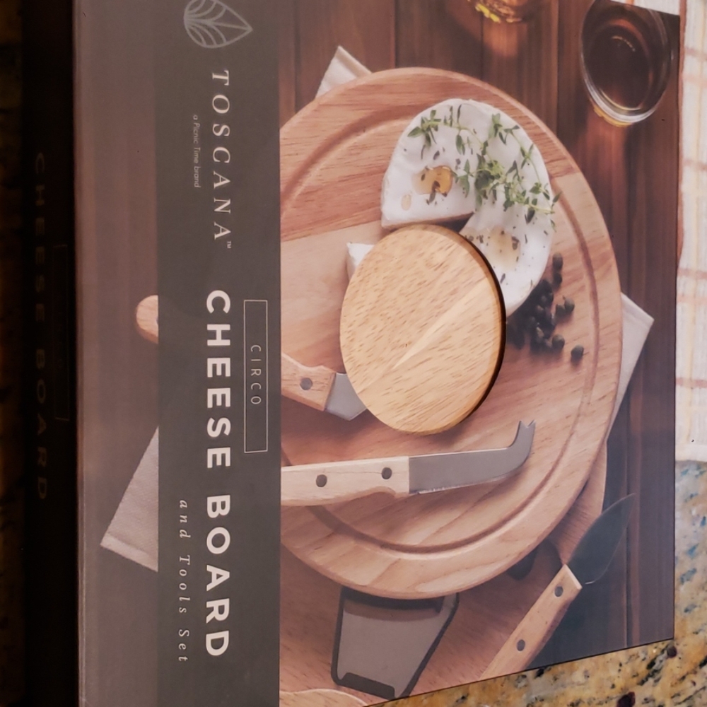 Toscana Chesse Board and tool set